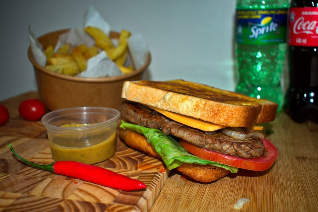 STEAK  CHEESE CHILLI BURGER 