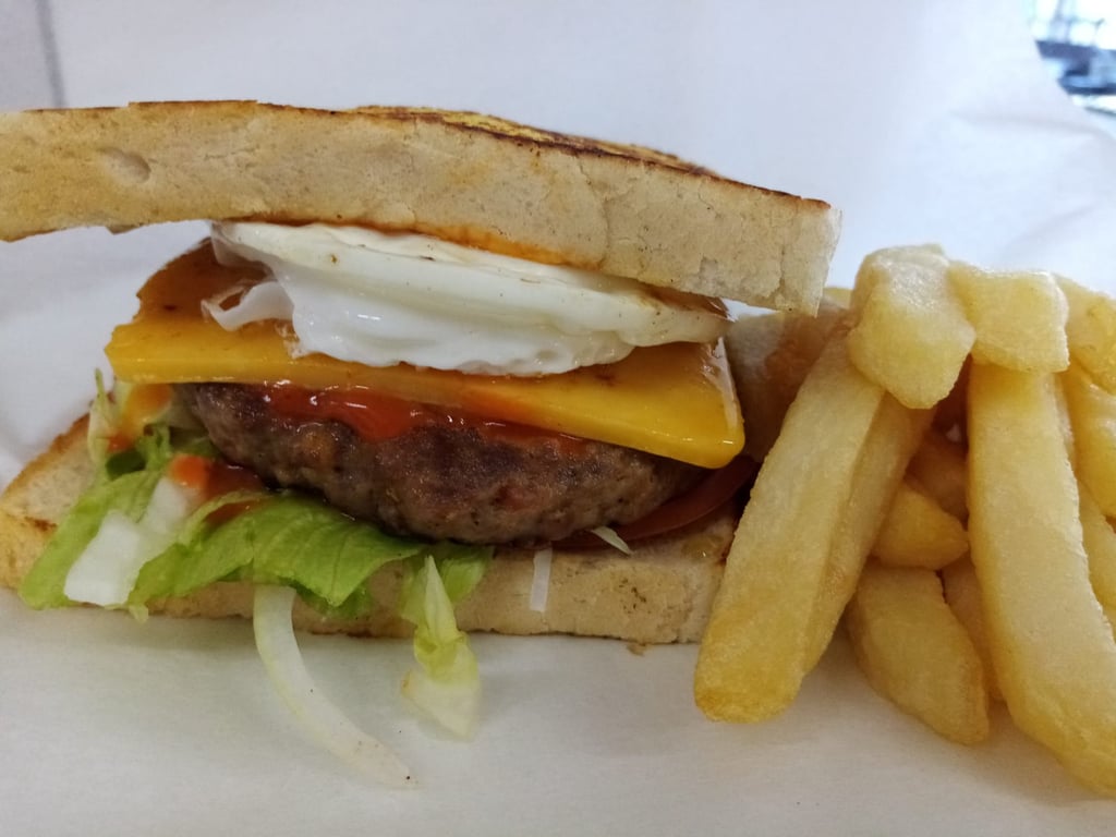 CHEESE & EGG BURGER