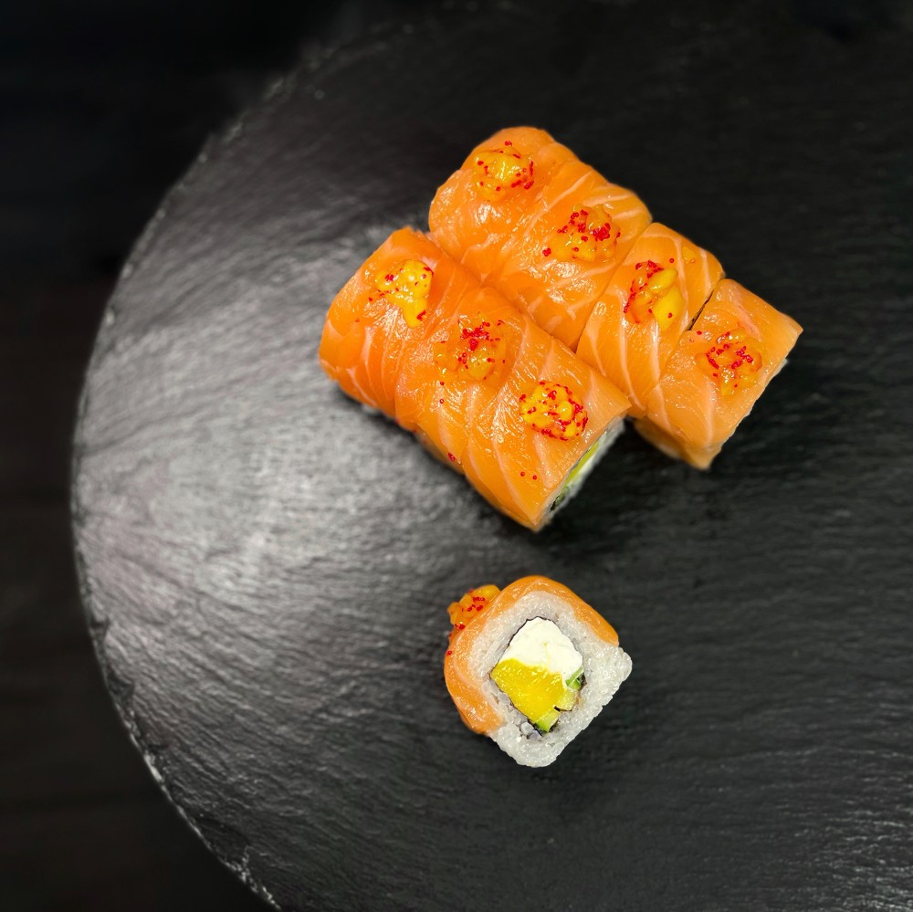 Рол манго лосось / Mango salmon roll 270 г