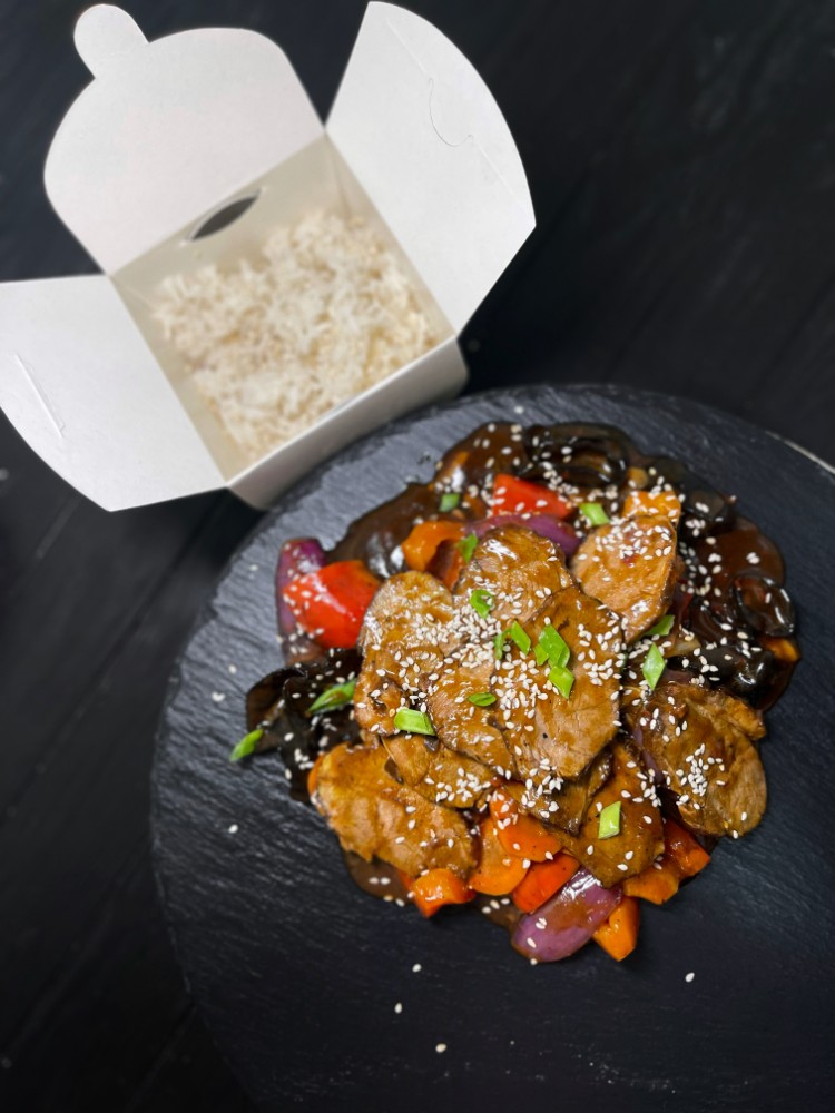 Пед Пад Січуань (Качка по сичуанськи) з паровим рисом / Szechuan style duck with steamed rice 350/200 г