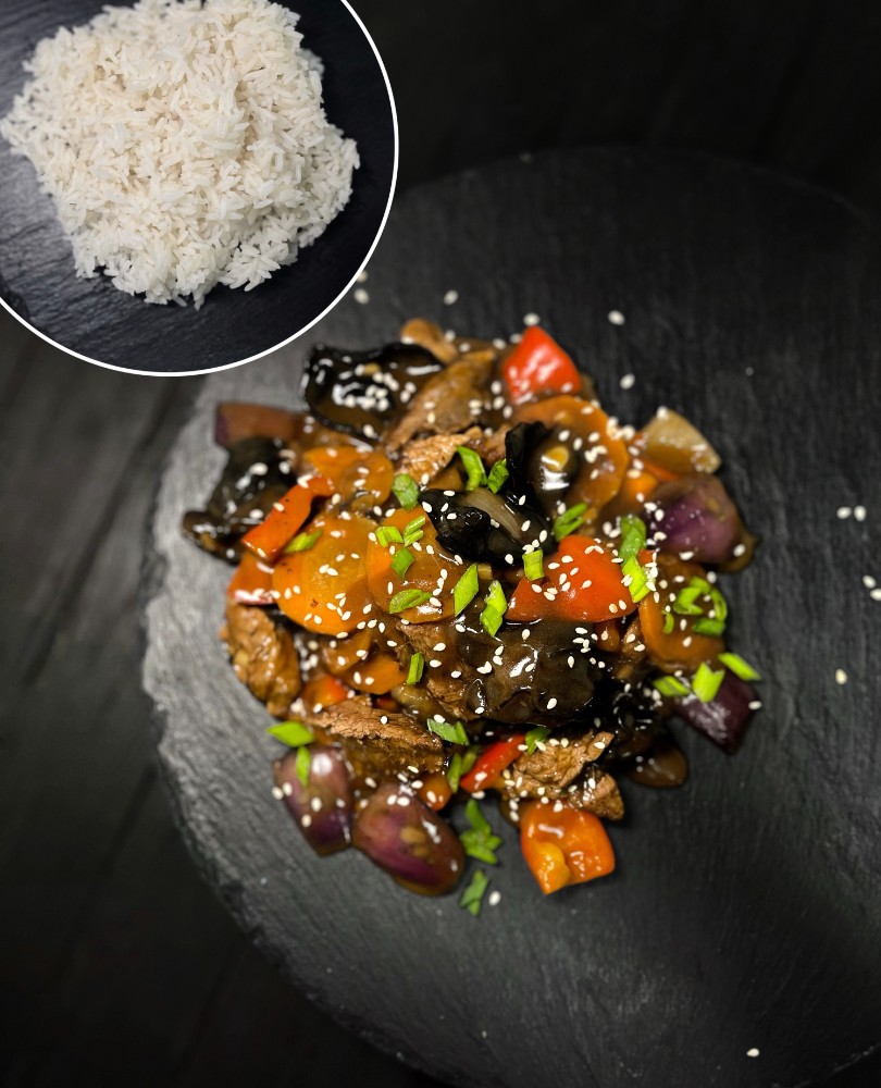 Ніа Пад Нам (Телятина в устричному соусі) з паровим рисом / Veal in oyster sauce with steamed rice 350/200 г
