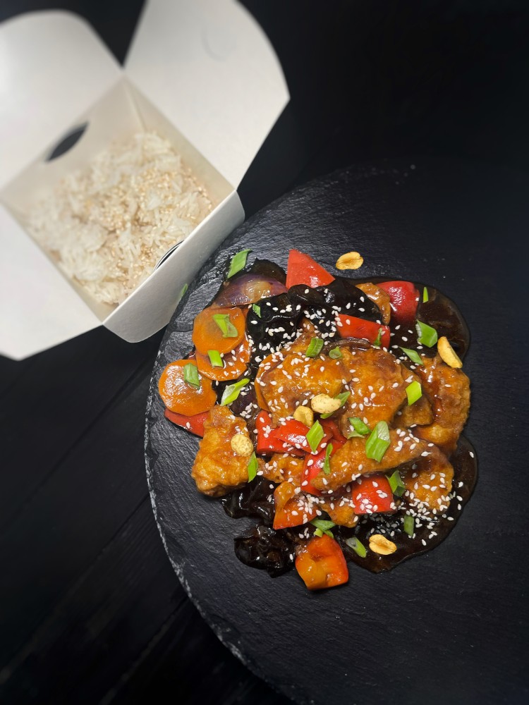 Гай Гуан Бао (Курка Гуан Бао) з паровим рисом / Kung Pao chicken with steamed rice 350/200 г