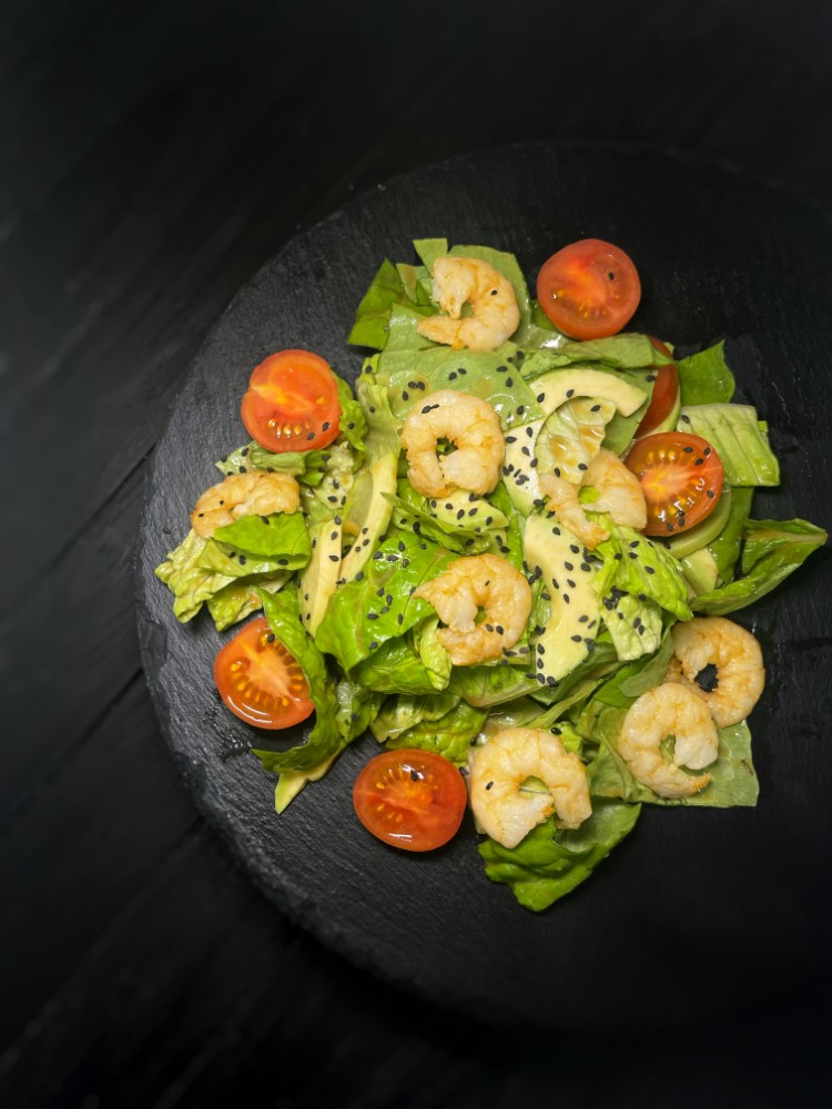 Салат з авокадо та креветкою / Salad with avocado and shrimp 320 г