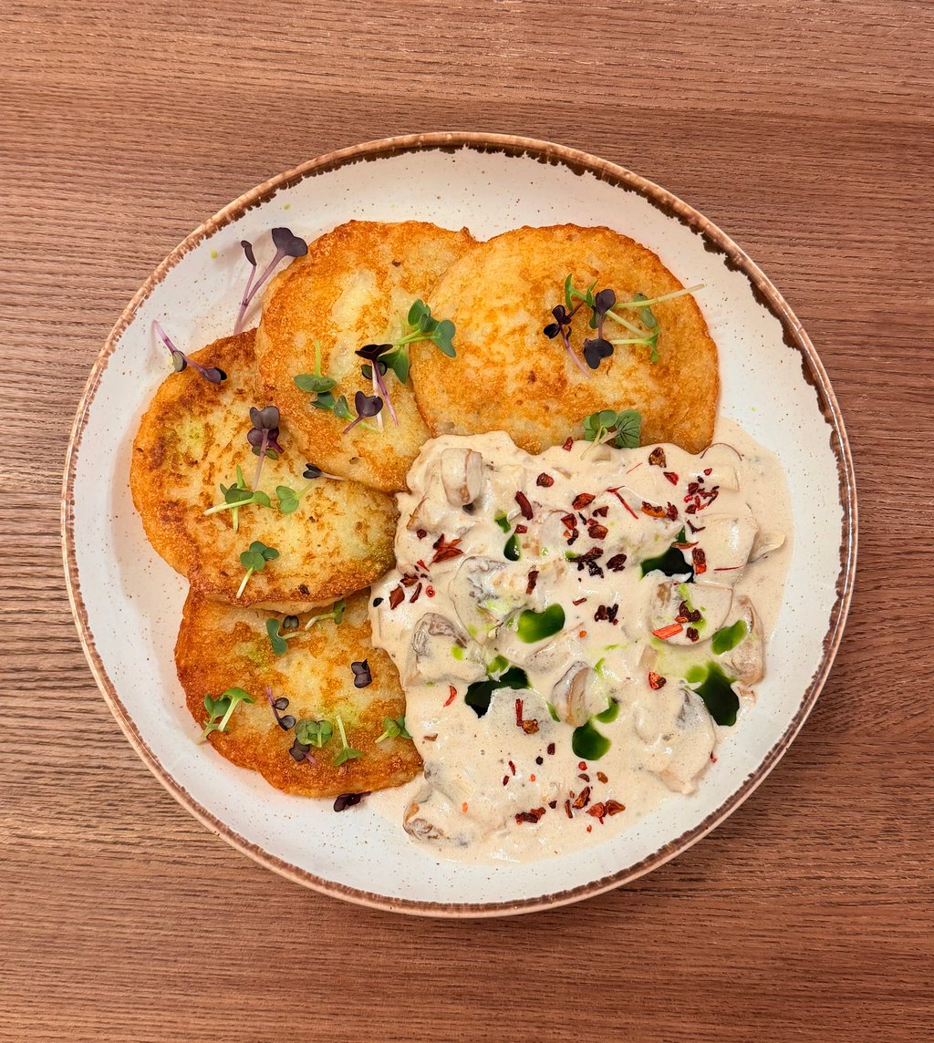 Деруни з грибним соусом