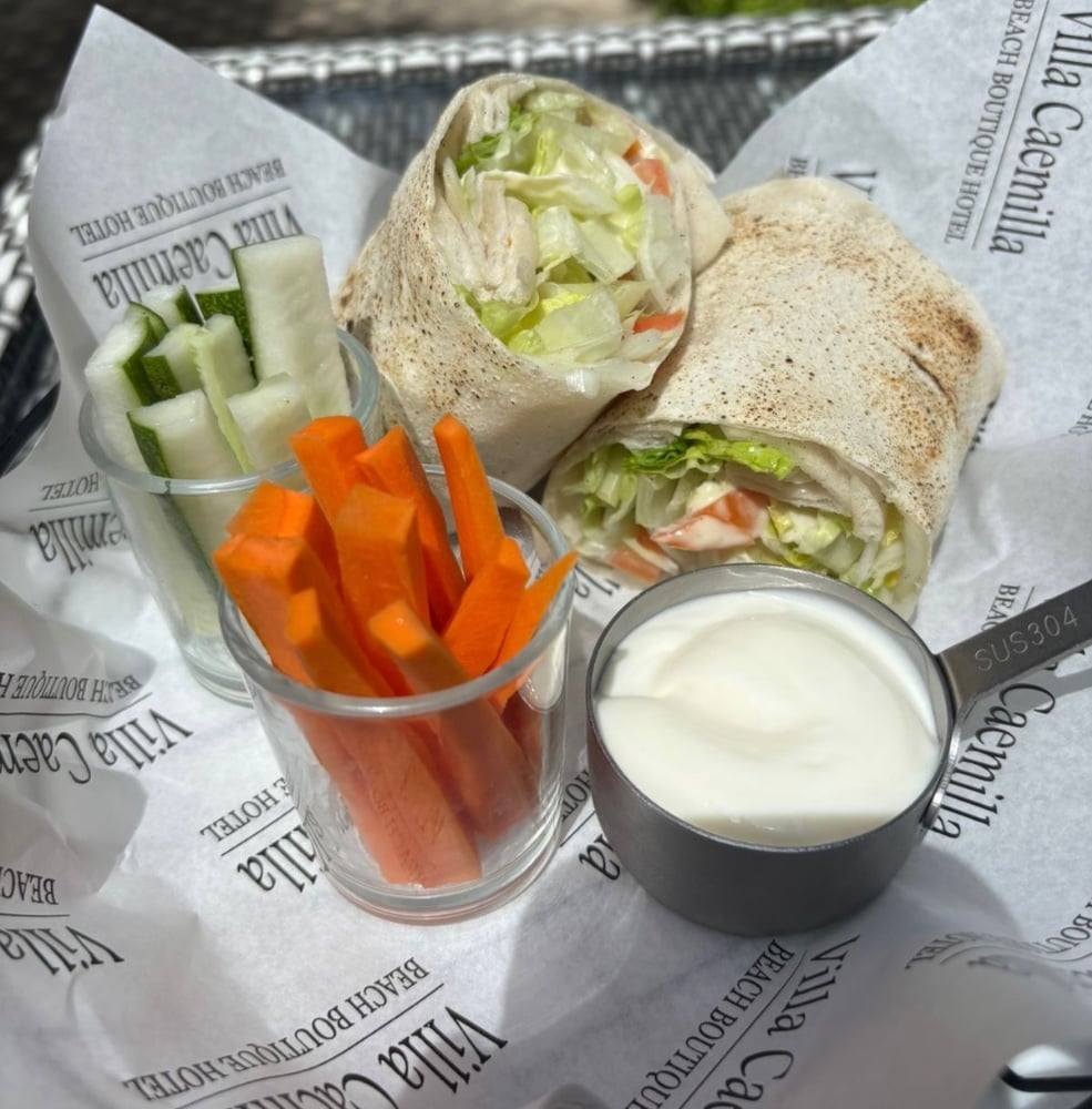 Hero Veggie Wrap & Yoghurt Dip