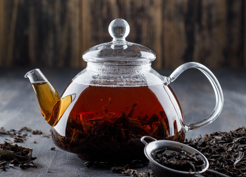 Black tea in the teapot / Чай чёрный в чайнике/ შავი ჩაი ჩაიდანში