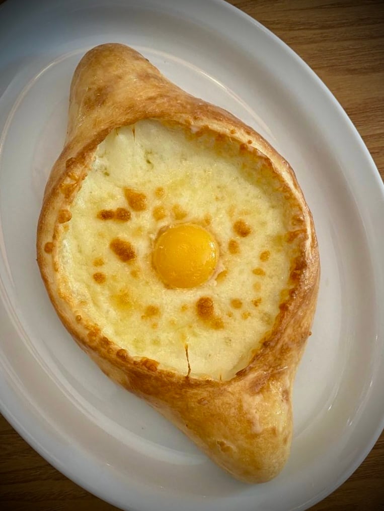 Хачапурі по-аджарськи