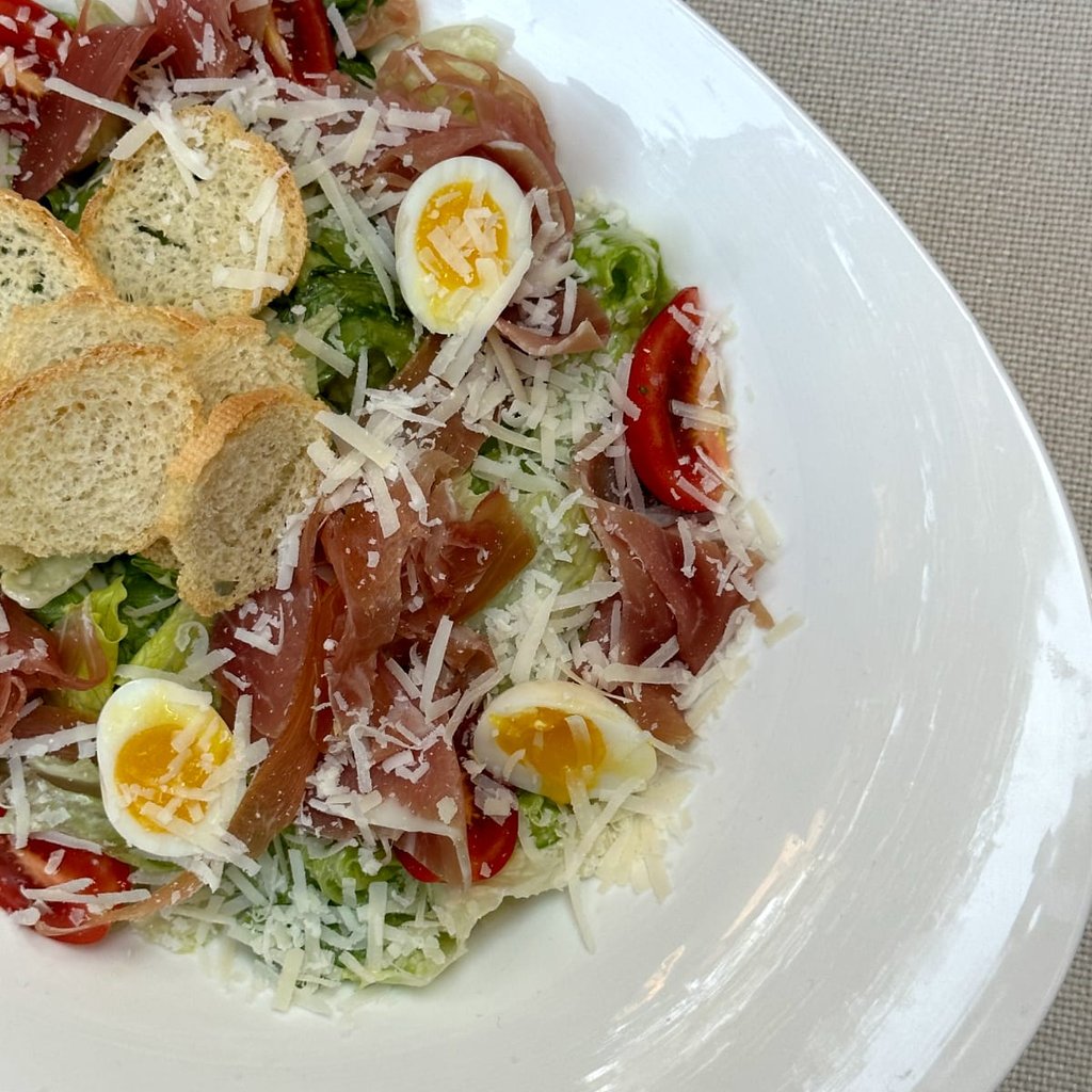 Caesar salad with prosciutto