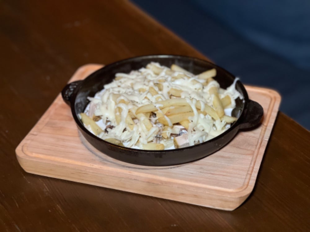 Пательня з куркою та грибами
