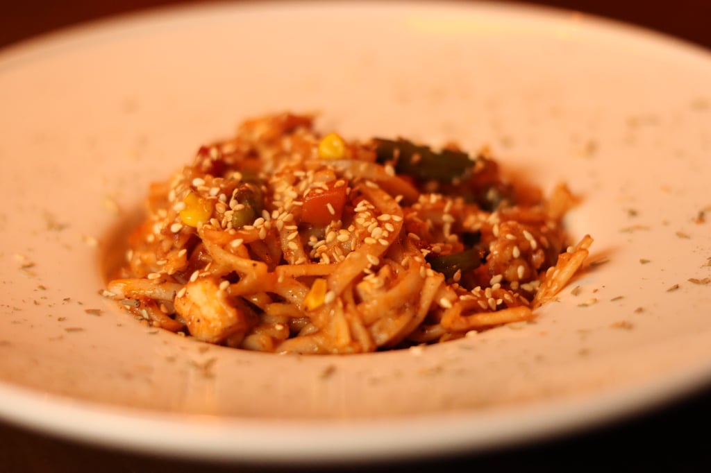 Локшина Wok з куркою та овочами