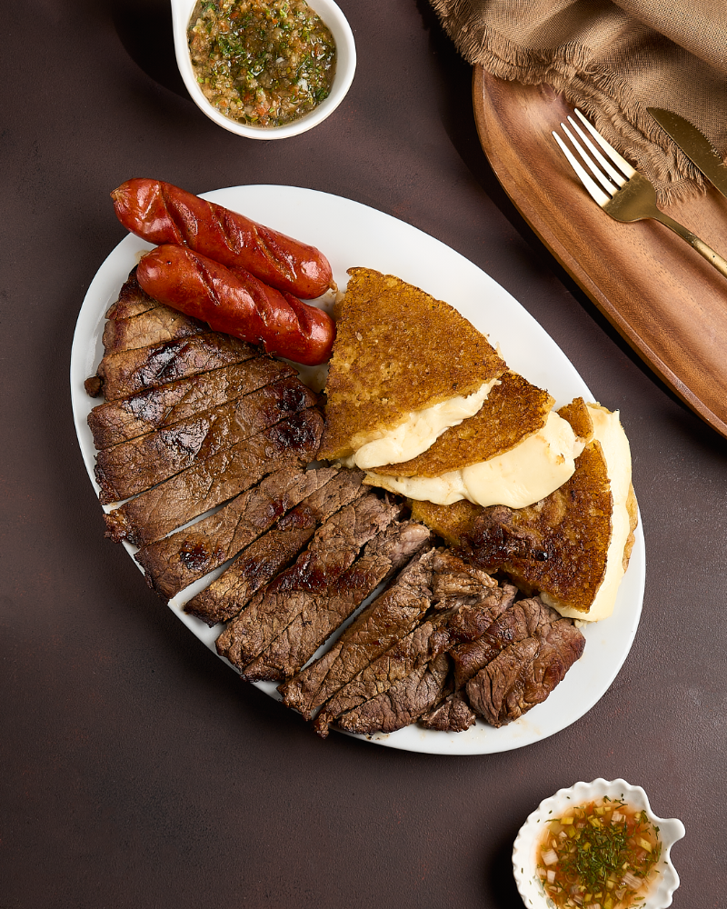 CACHAPA  con CHURRASCO A LA PLANCHA 120 GRS + 2 CHORIZO