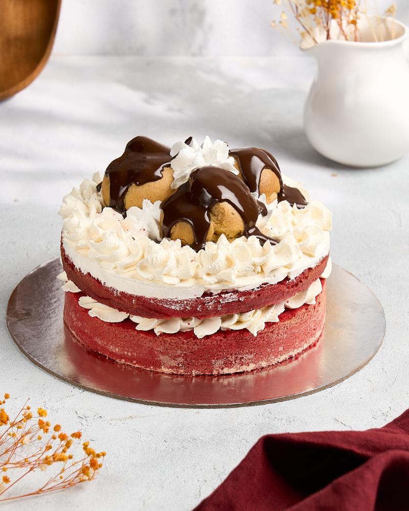 Torta Red Velvet con Profiteroles