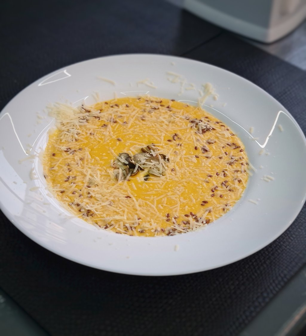 Гарбузовий крем-суп з насінням льону