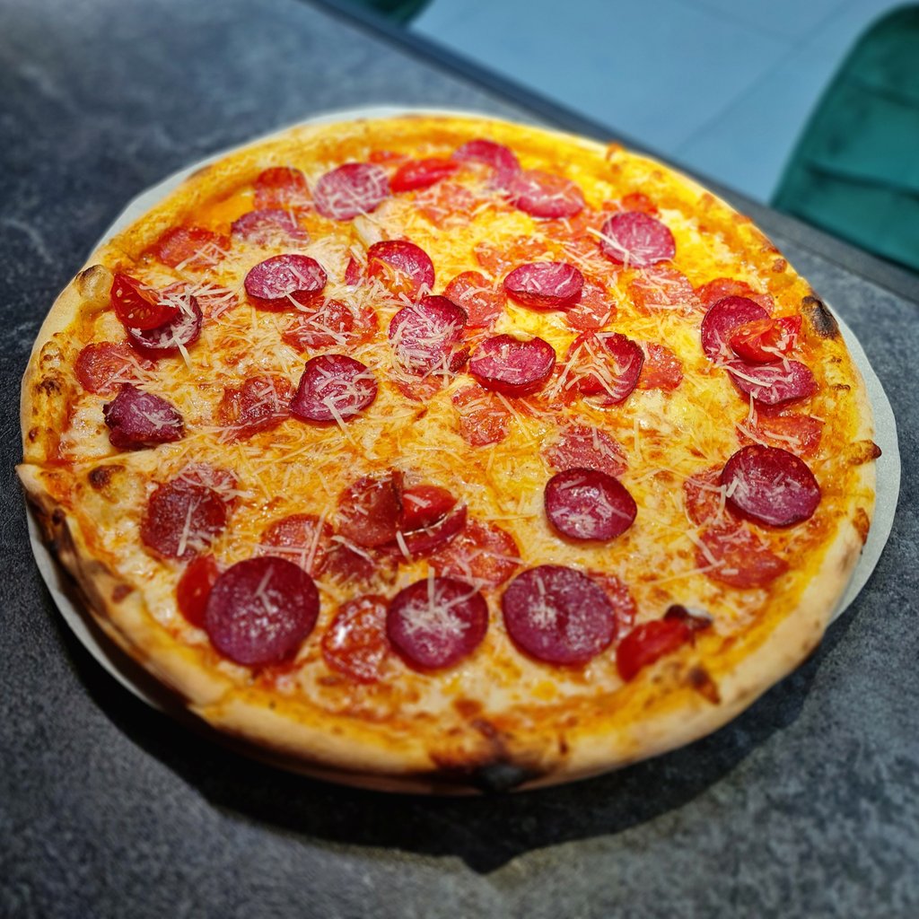 Салямі піца