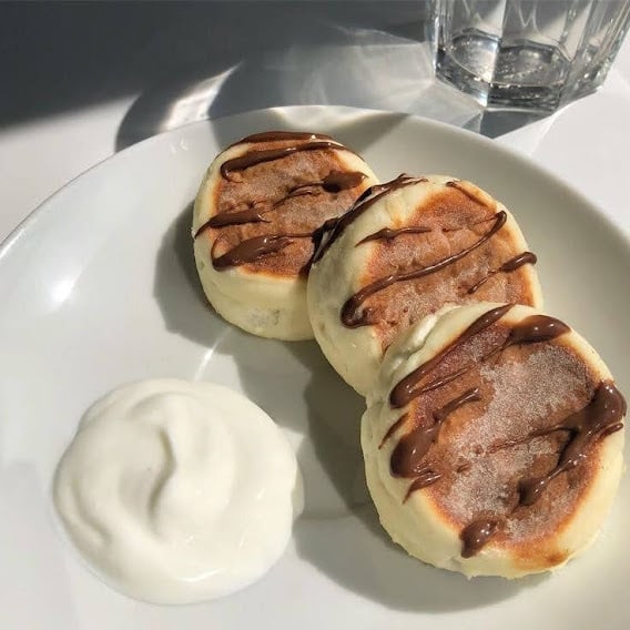 Сырники со сметаной порция 2 шт