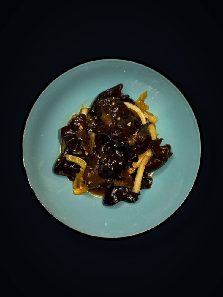 Салат ароматний з чорних грибів