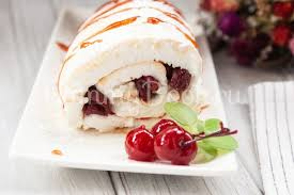 Рулет меренговий вишня