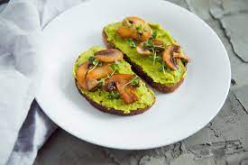 Tostadas de Hongos & Aguacate