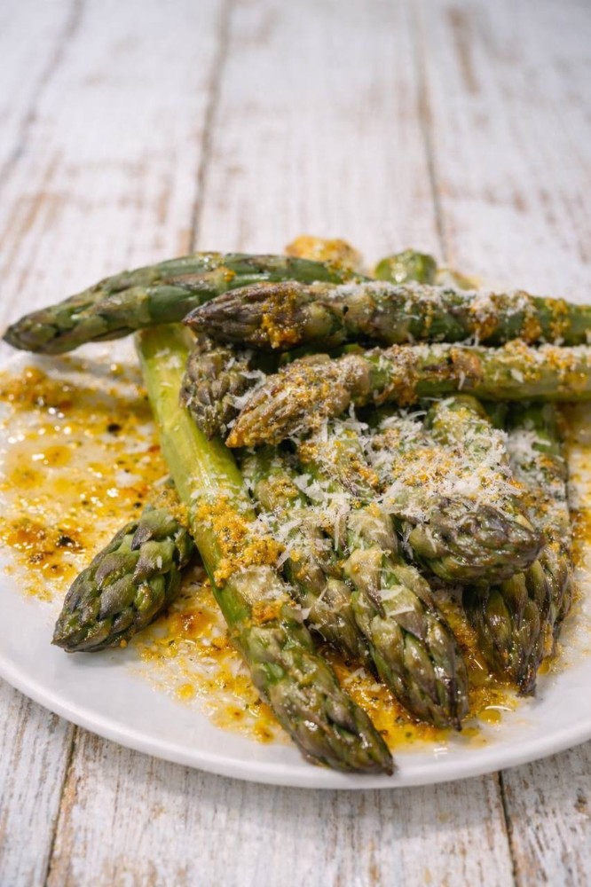 Спаржа з пармезаном