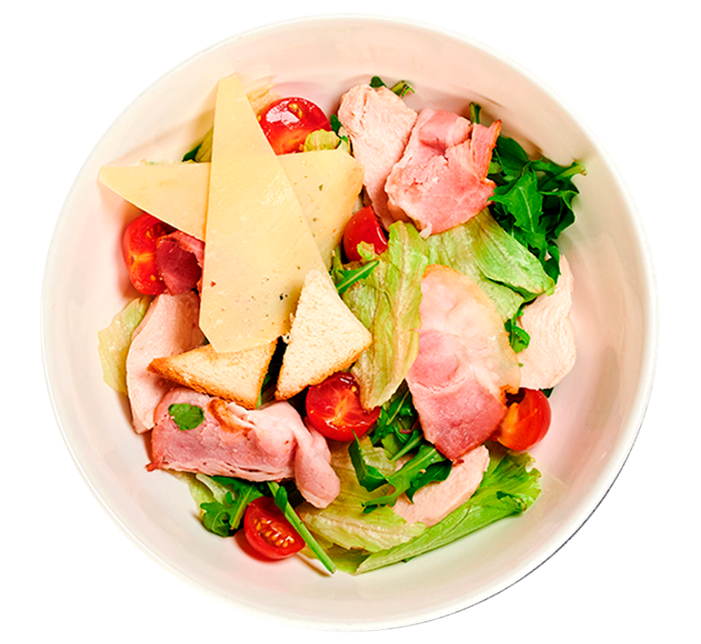 Салат з куркою, беконом та пармезаном