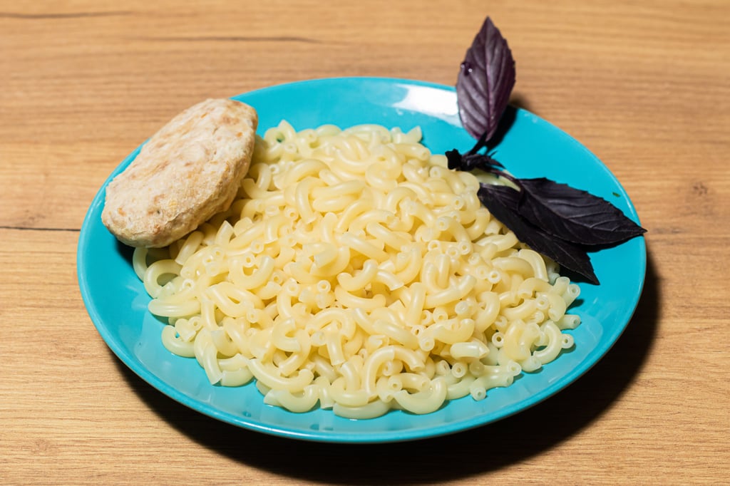 Макарони з котлеткой