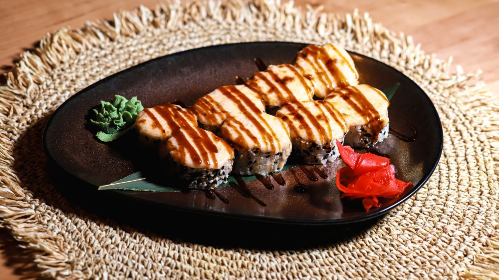 Запечений рол з креветкою та вугрем