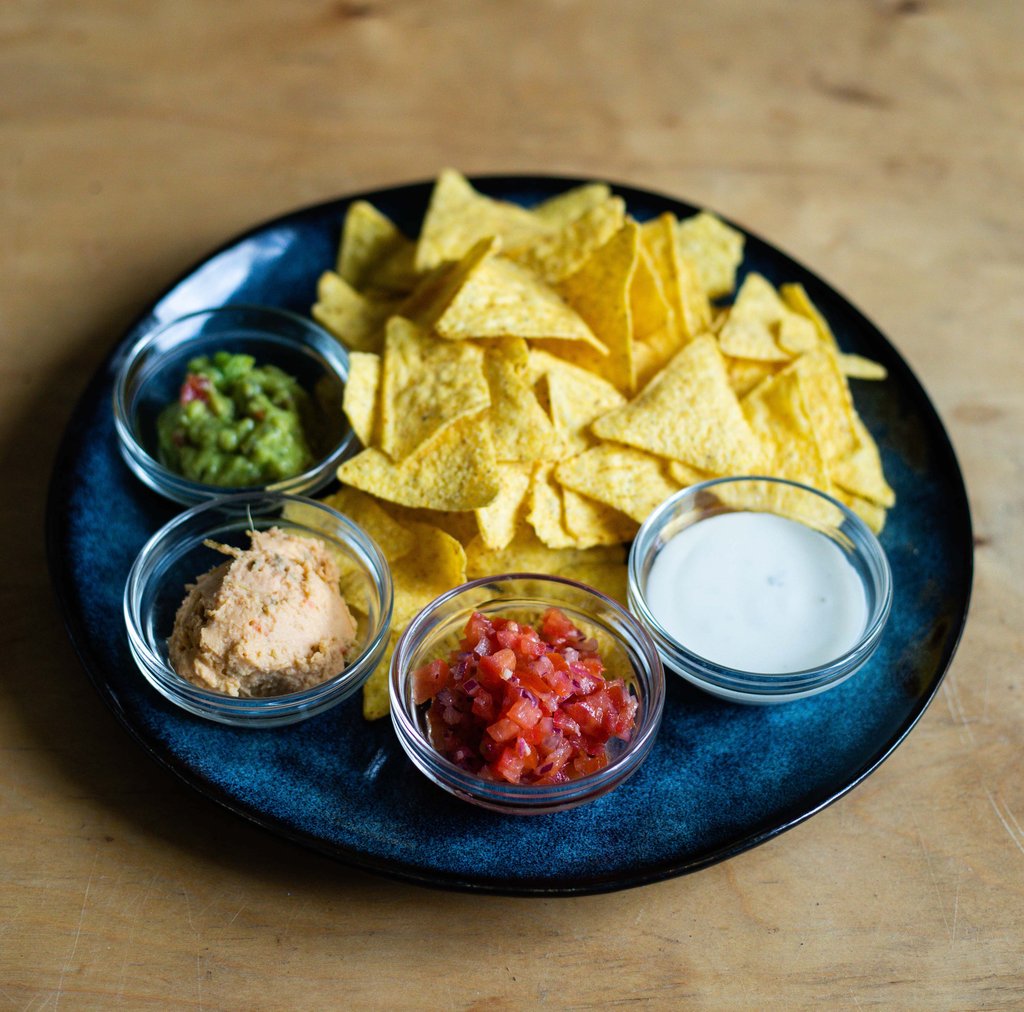 Сет діпів з чипсами начос/ Set of dips with nacho chips