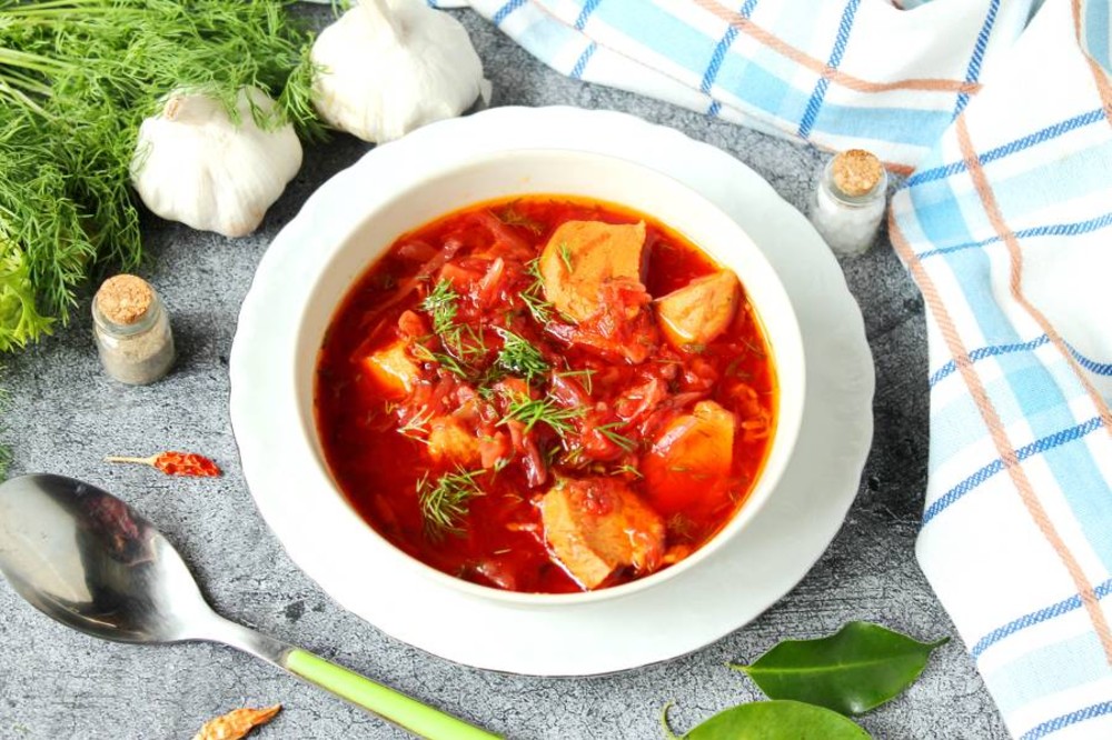 Борщ український з куркою 230/20г