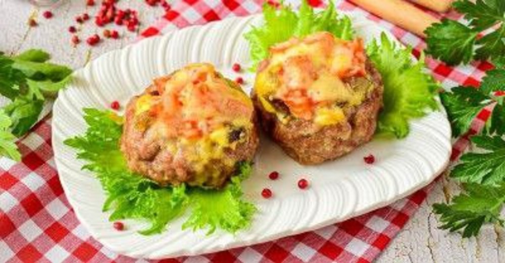 Курячі биточки з овочевою сальсою під сиром бг/бл 50г