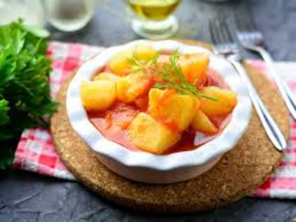 Картопля тушкована із цибулею, морквою та  томатом 120г