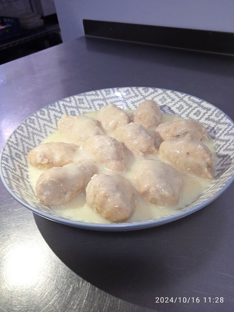 Кнелі із кролика в соусі бешамель бг/бл 30/10 г