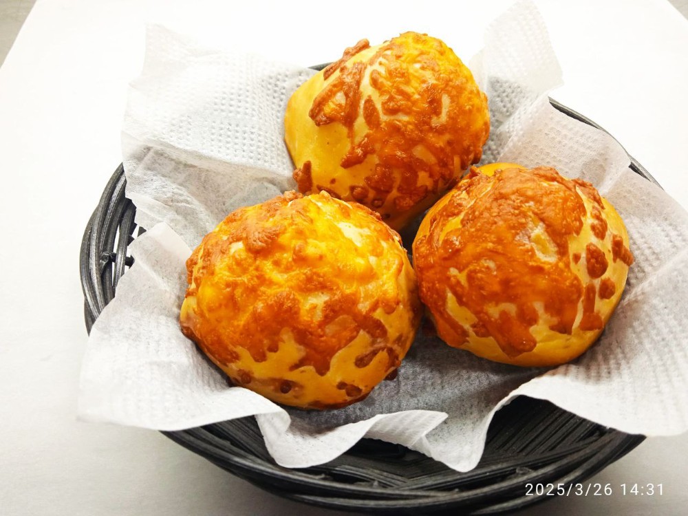 Булочка сирна на топленому молоці  35г