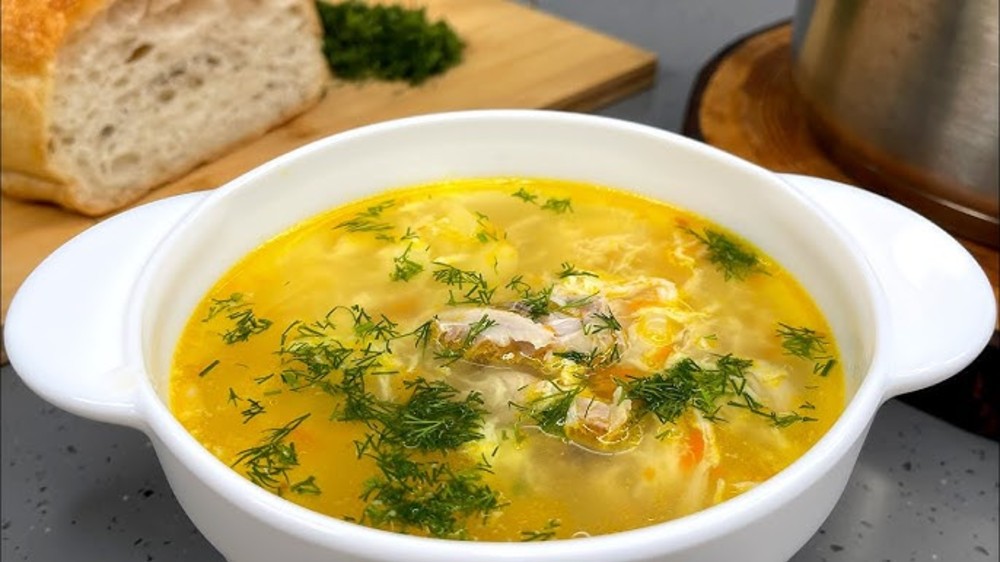 Суп із сочевиці на бульоні з м'ясом курки 230/20г