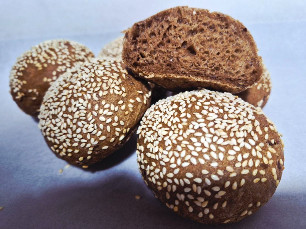 Булочка мультизернова з насінням льону та кунжутом 35г