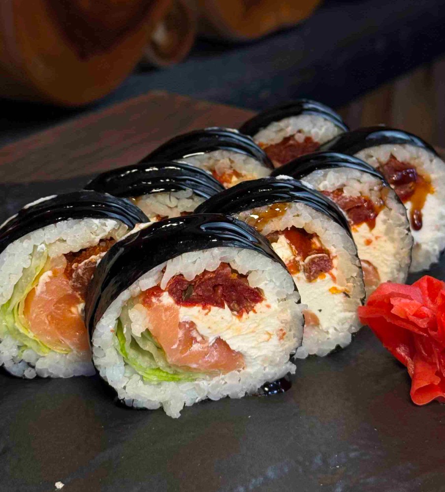 Рол Футомакі з копченим лососем та в'яленими томатами 350г