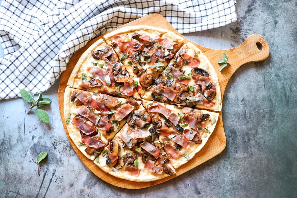 პიცა პროშუტო სოკოთი • Pizza Prosciutto with Mushrooms