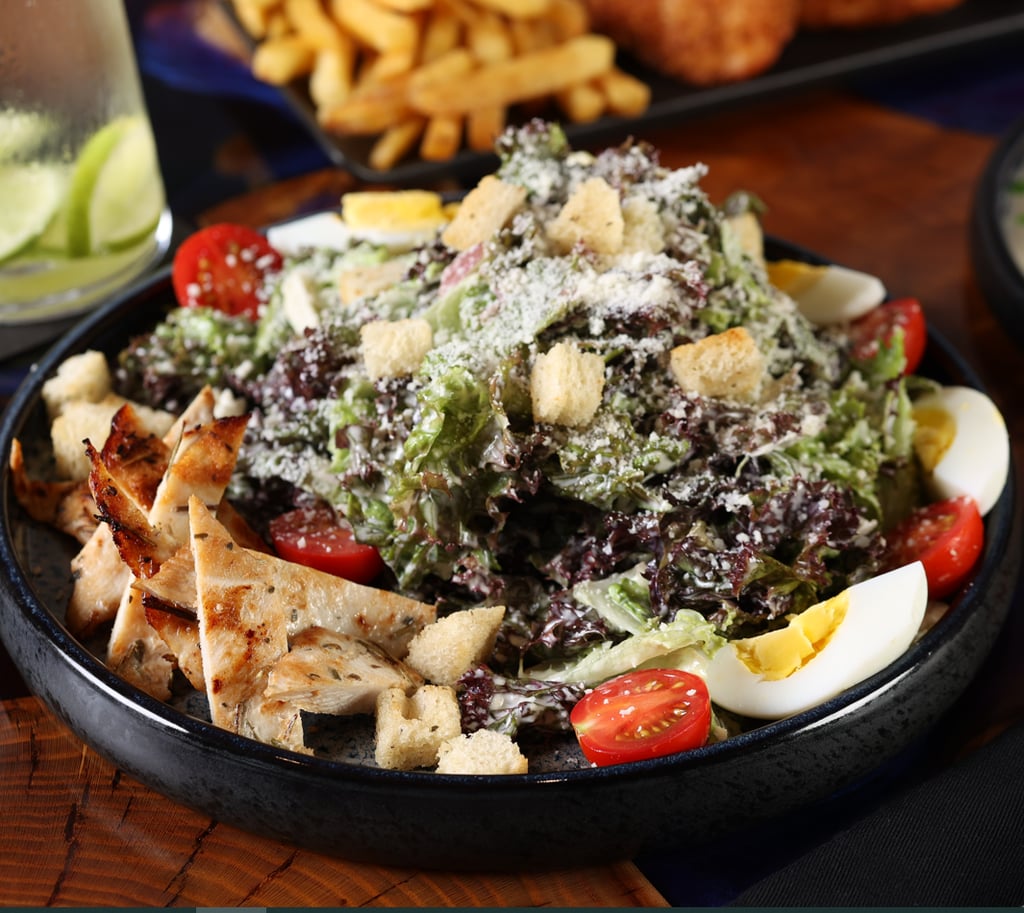 სალათი ცეზარი ქათმით • Caesar Salad with Chicken
