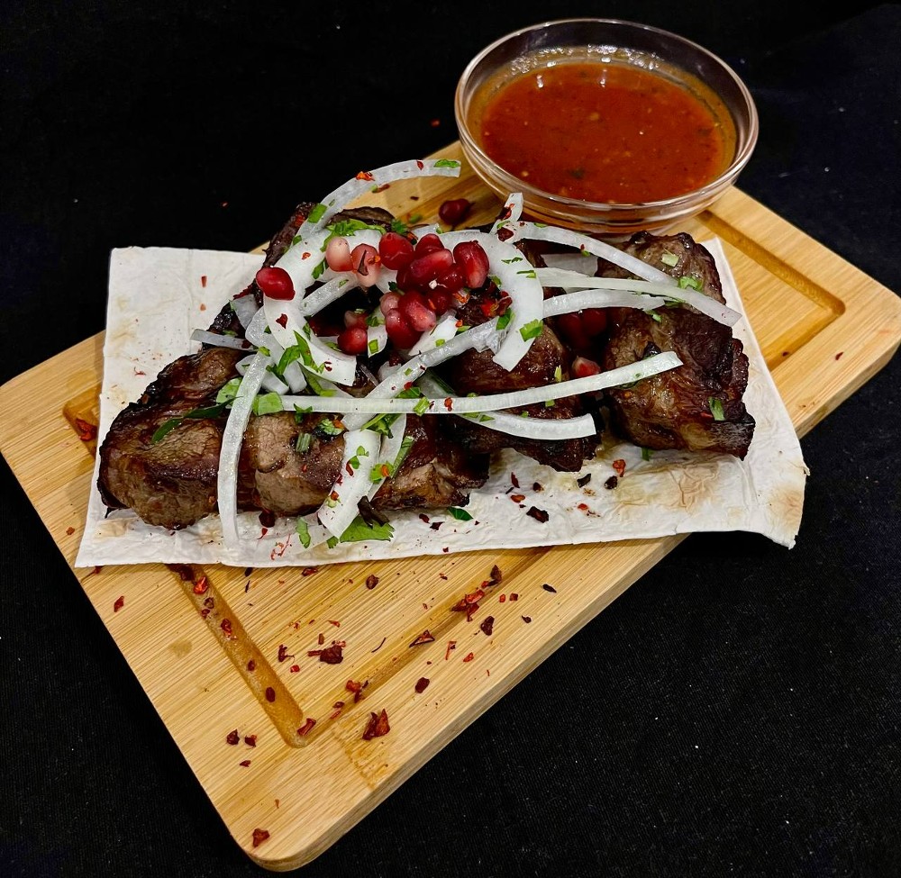 Шашлик зі свинини/Shashlik grilled pork kebabs.200g