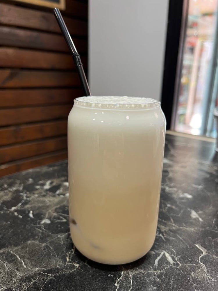 Iced лате на рослиному