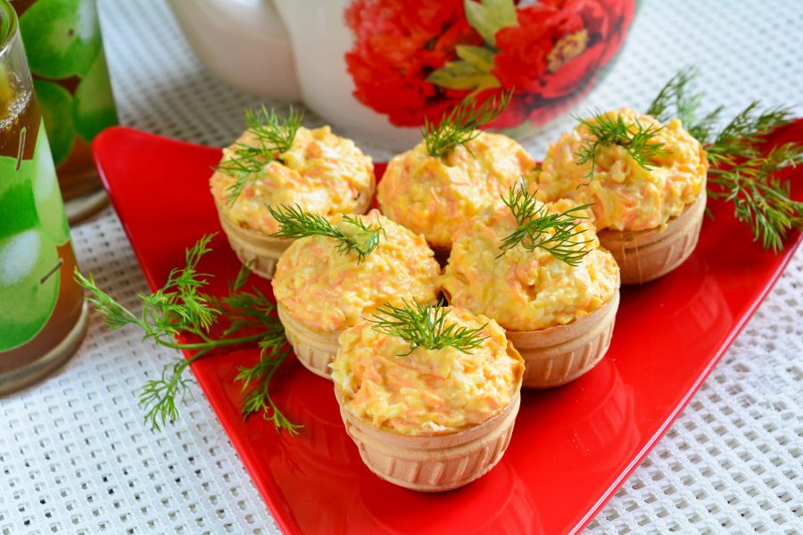 Корзинки з сиром і часником