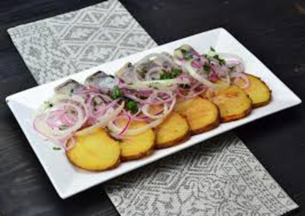 Філе оселедця з цибулею та картоплею