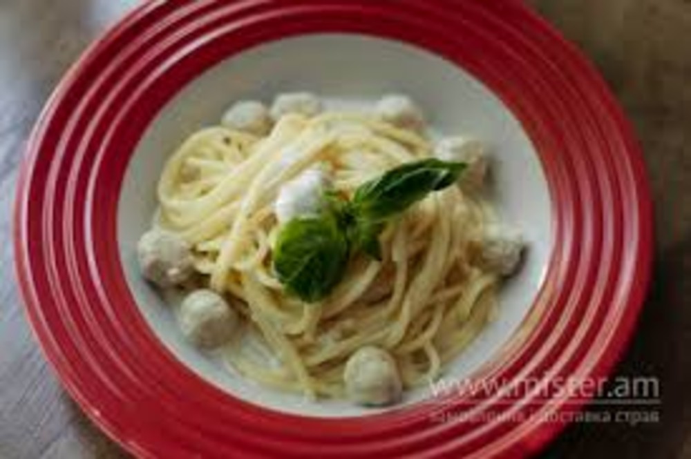 Паста з фрикадельками 