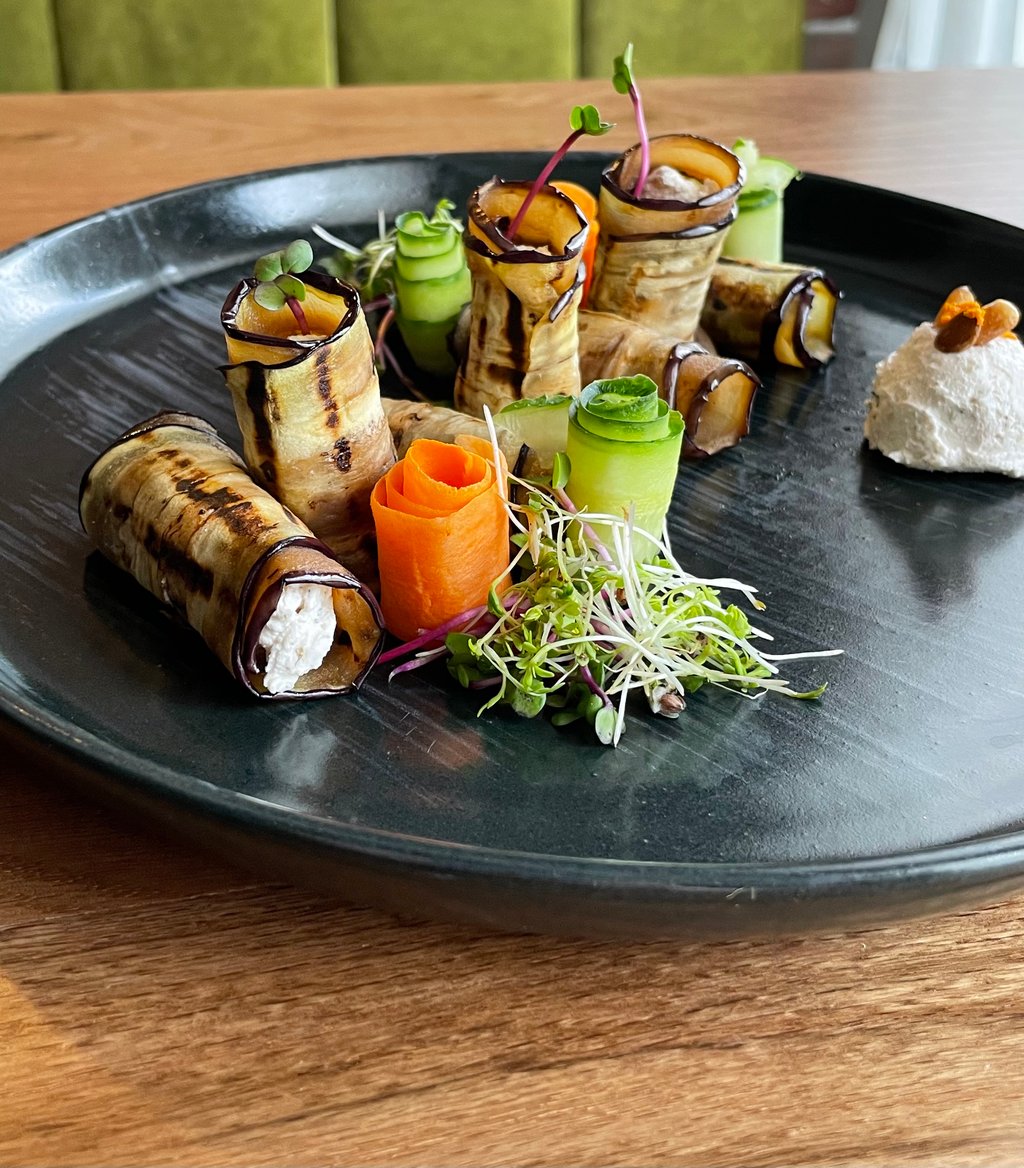 Баклажанові рулетики з горіховою начинкою