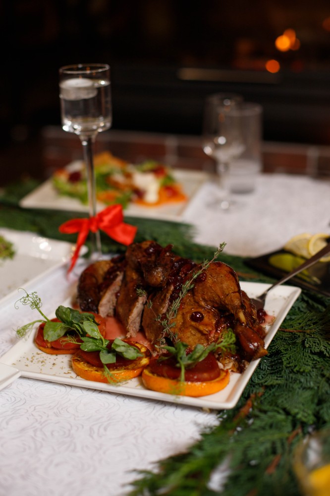 Качка глазурована з яблуками