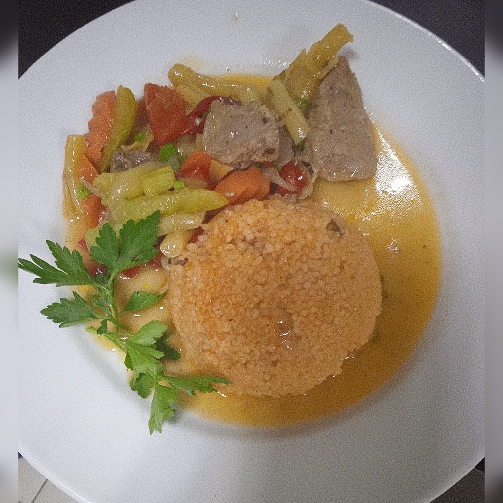 Кус-кус з овочами та гуляшем