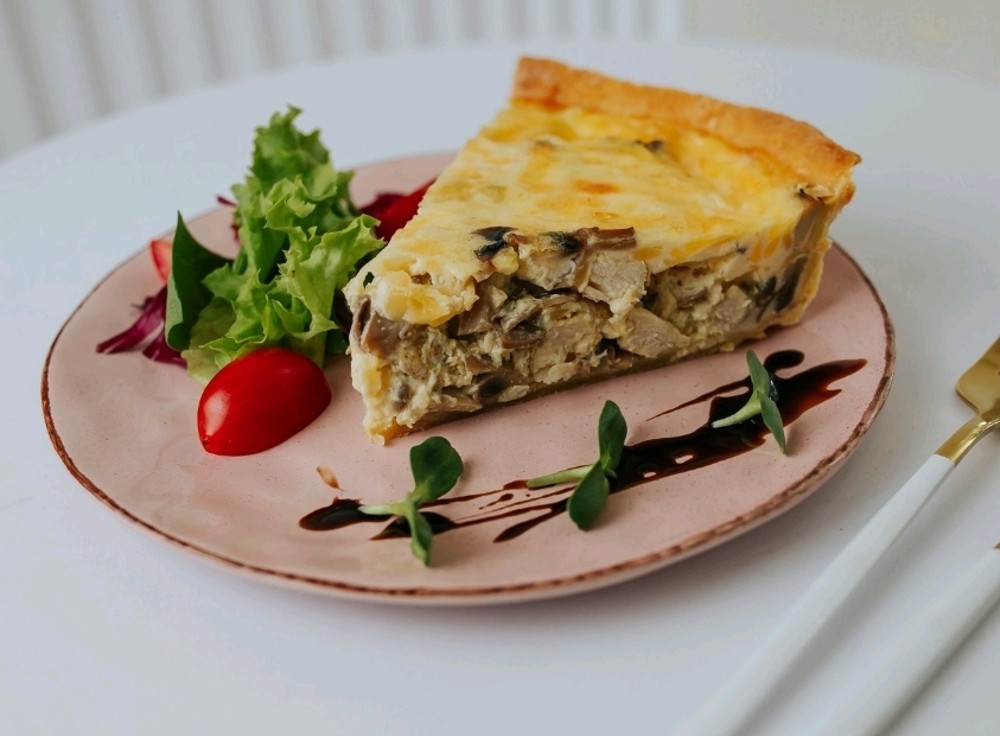 КІШ З КУРКОЮ ТА ГРИБАМИ