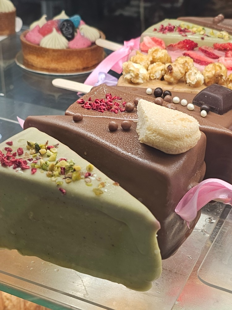 "Cheesecake Eskimo"