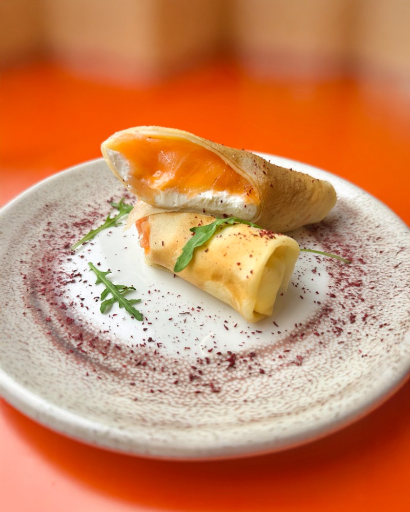 Млинці з лососем та крем сиром 