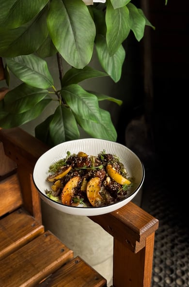 Салат з карамелізованою печінкою