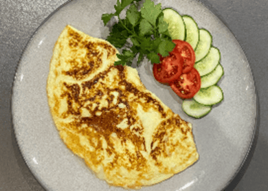 Омлет з томатом і курочкою